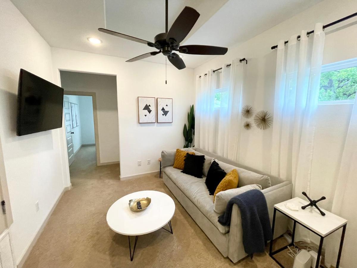 Stylish Townhome Near At&T Stadium, Globe Life, Six Flags & More Арлінгтон Екстер'єр фото