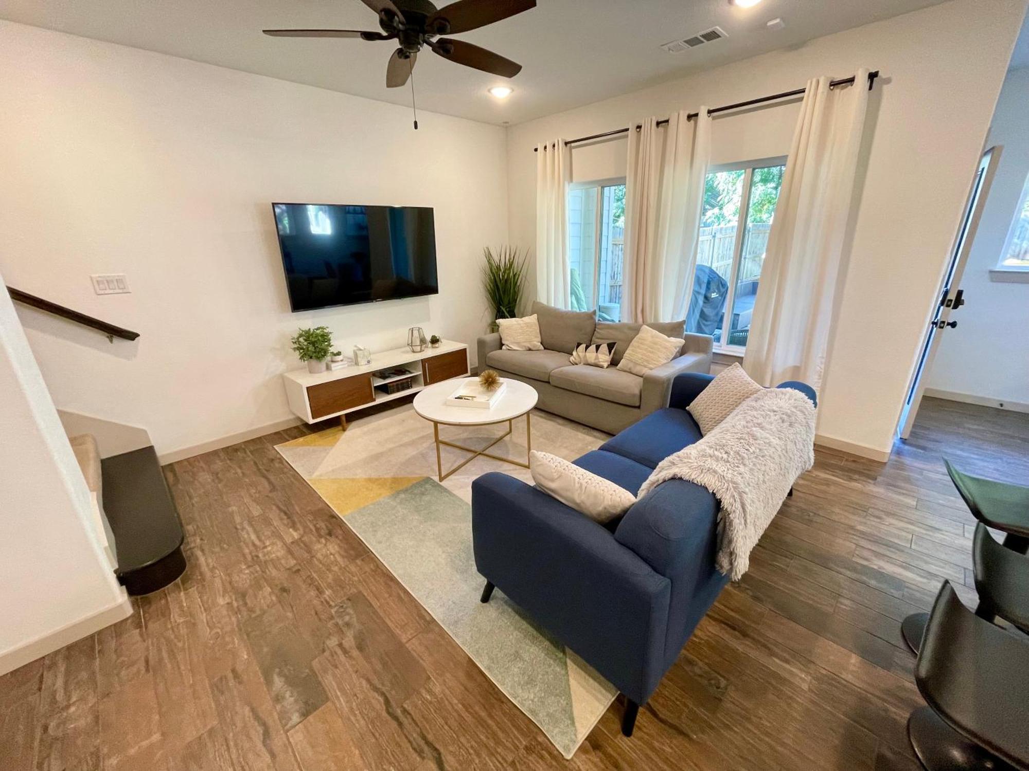 Stylish Townhome Near At&T Stadium, Globe Life, Six Flags & More Арлінгтон Екстер'єр фото